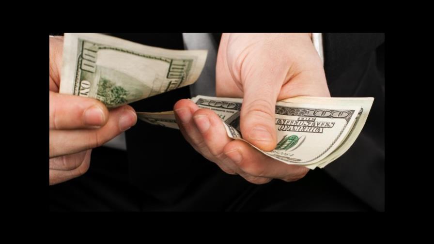 Ministro de Hacienda reconoció hay escasez de dólares