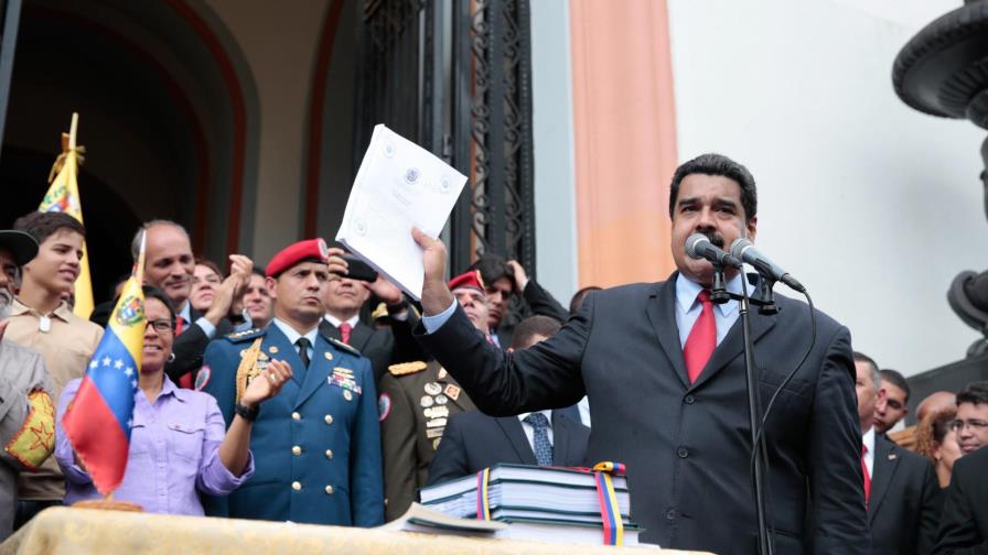 Maduro aprueba presupuesto sin escrutinio del congreso 