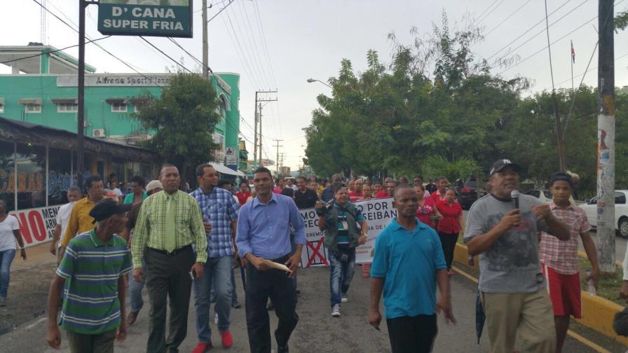 Cientos marchan por una cárcel modelo en El Seibo