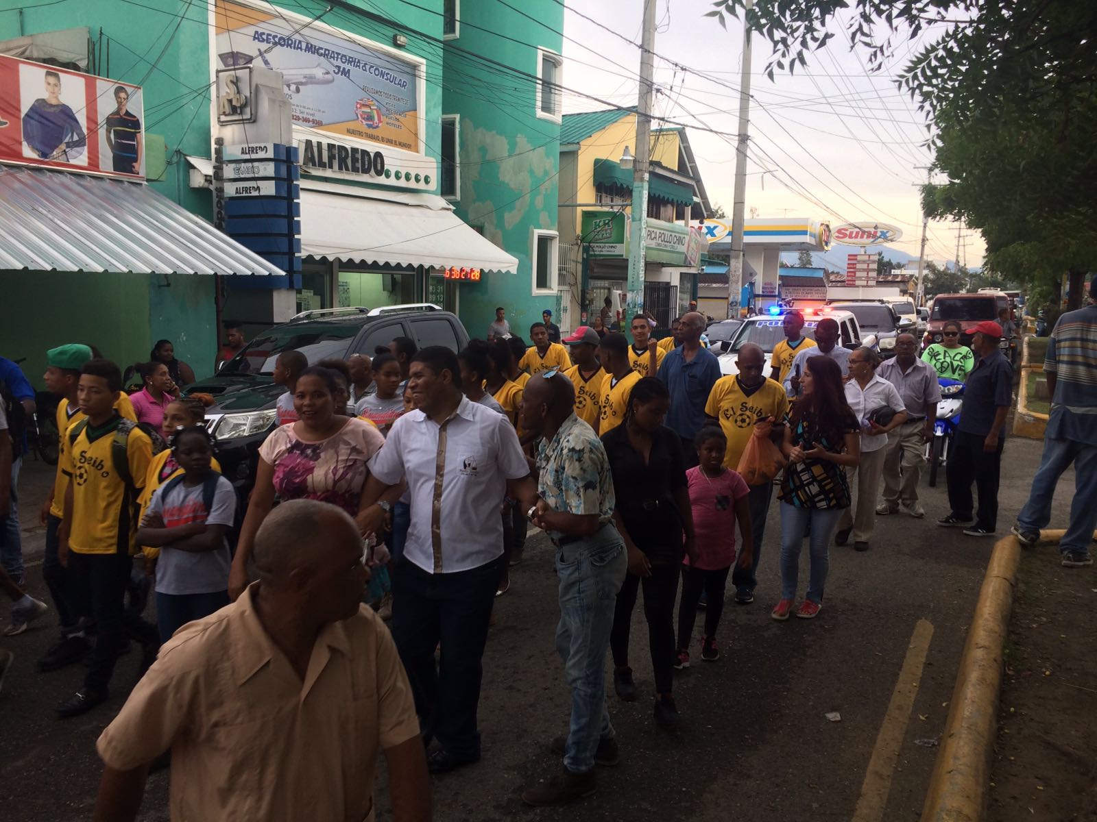 Los ciudadanos vociferaron consignas a su paso por las calles del municipio. 