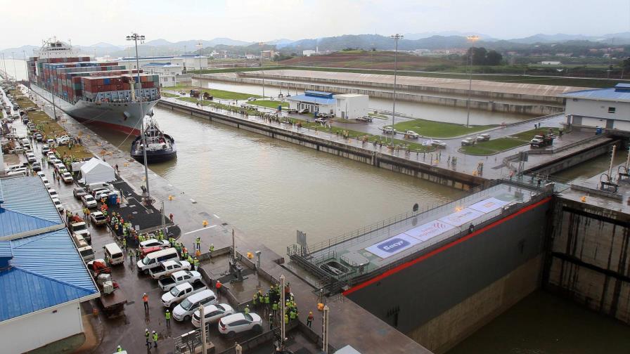 Canal de Panamá cierra parcialmente por caída de automóvil 