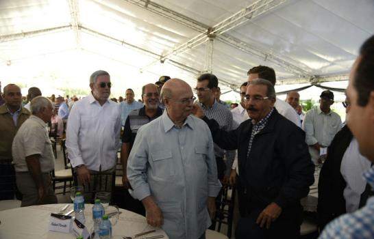 INDUBAN lanza variedades de café resistentes a la roya; Danilo Medina encabeza acto