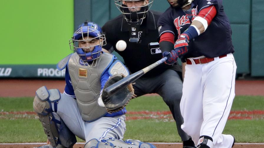 Santana dispara cuadrangular; Cleveland vence a Azulejos y saca ventaja 2-0 en la serie de campeonato