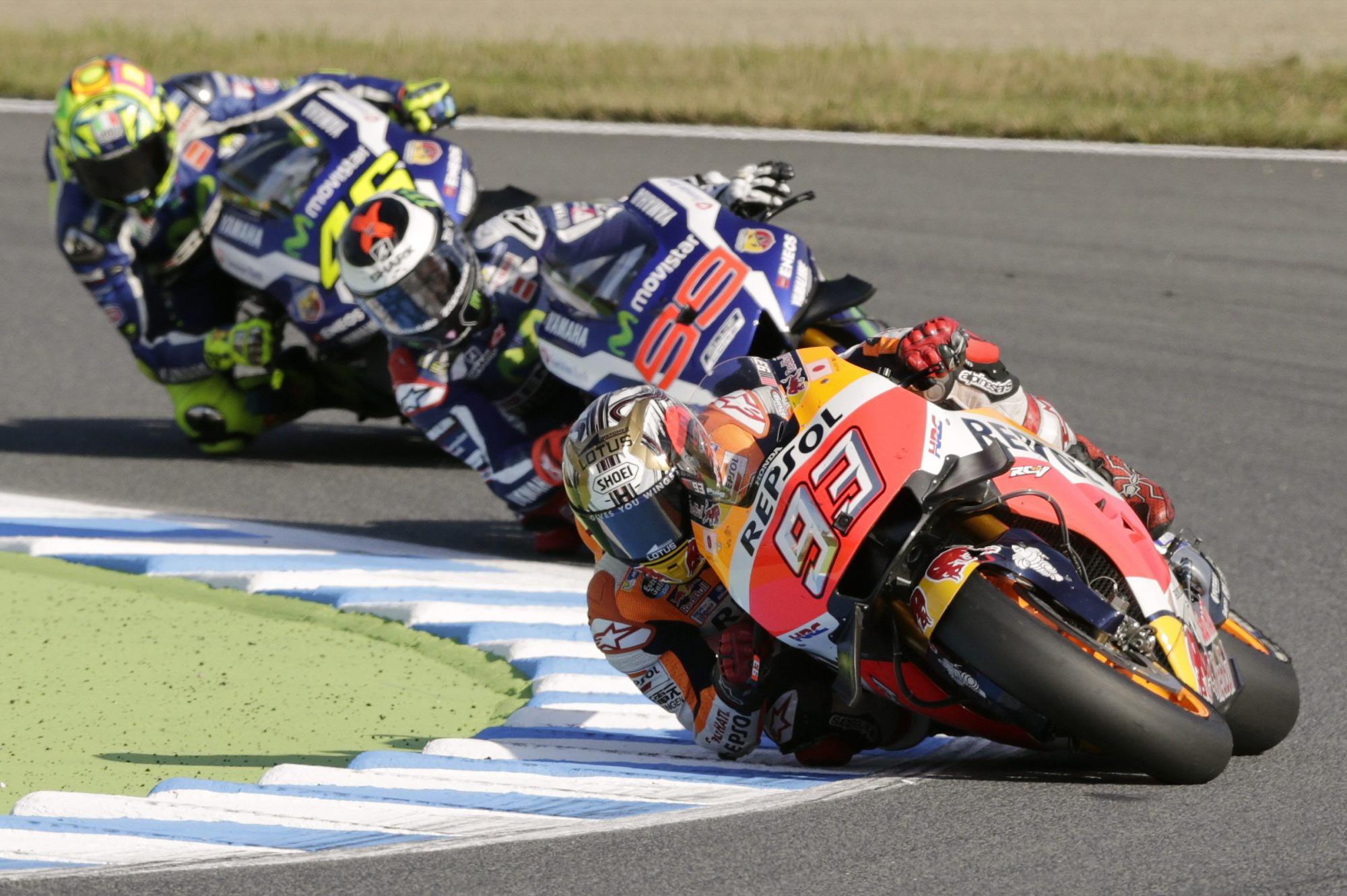 Marc Márquez, Valentino Rossi (izq) Jorge Lorenzo (C)  en el Gran Premio de Japón , el 16 de octubre del 2016.