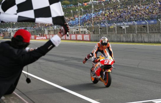 Marc Márquez gana MotoGP en Japón y asegura el título en 2016 