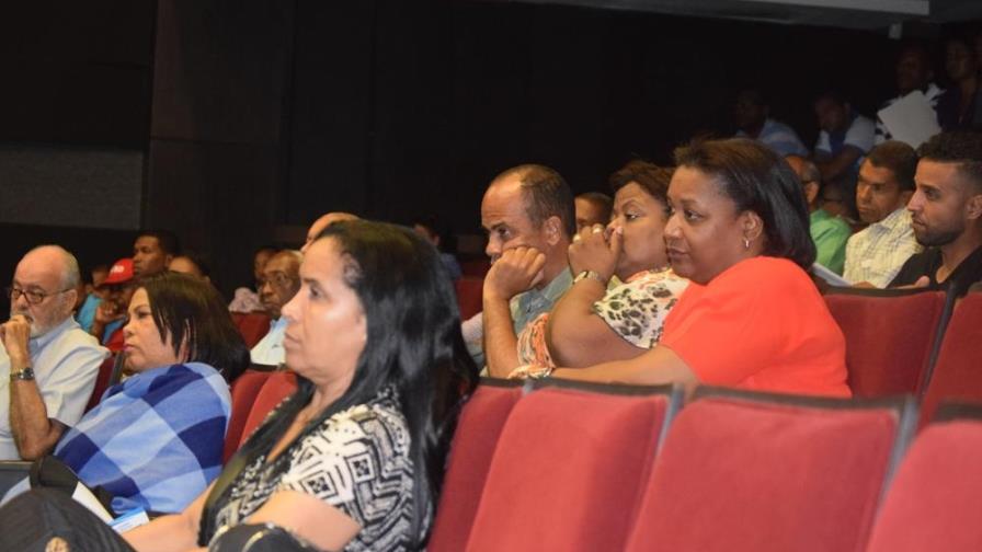 Asamblea de la UASD Central Barahona rechaza derriben pared 