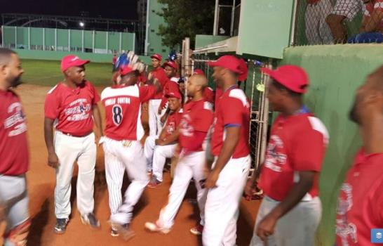 Domingo Guzmán-A gana torneo Rubén Pimentel de Sóftbol del Distrito Nacional