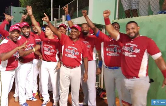Domingo Guzmán-A gana torneo Rubén Pimentel de Sóftbol del Distrito Nacional
