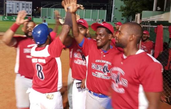 Domingo Guzmán-A gana torneo Rubén Pimentel de Sóftbol del Distrito Nacional