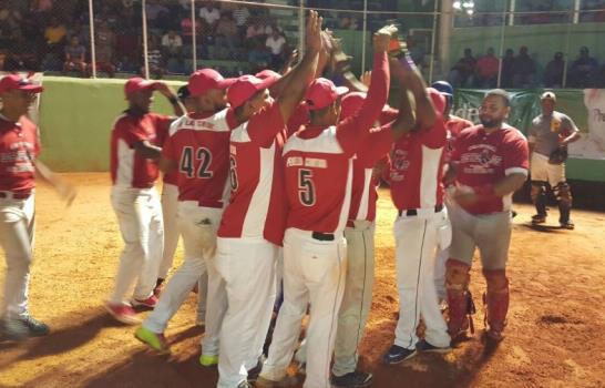 Domingo Guzmán-A gana torneo Rubén Pimentel de Sóftbol del Distrito Nacional