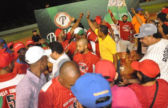 Domingo Guzmán-A gana torneo Rubén Pimentel de Sóftbol del Distrito Nacional