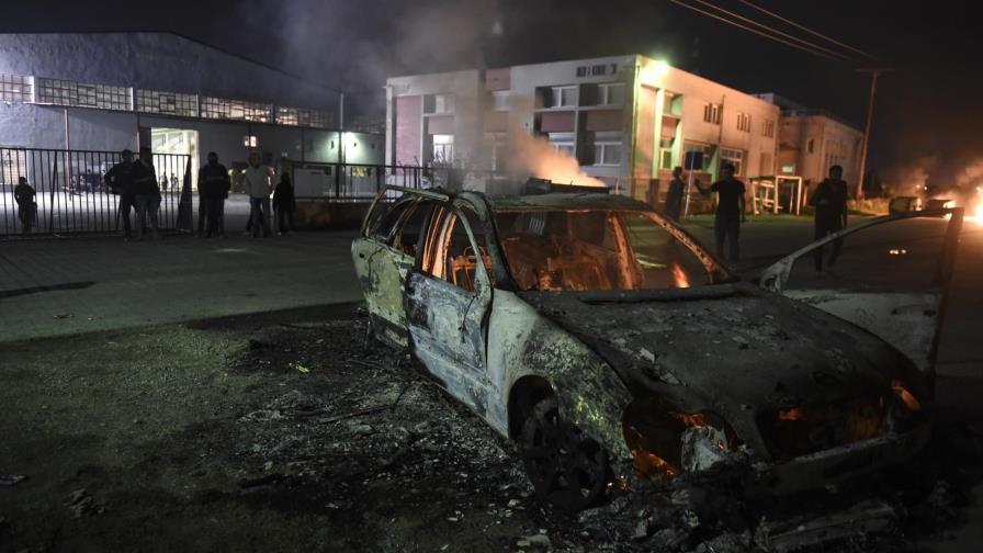 Refugiados causan destrozos en Grecia tras accidente de tránsito