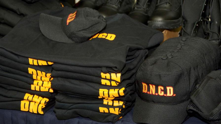 Hombres vestidos como agentes de la DNCD roban en residencia de hacendado en Higüey