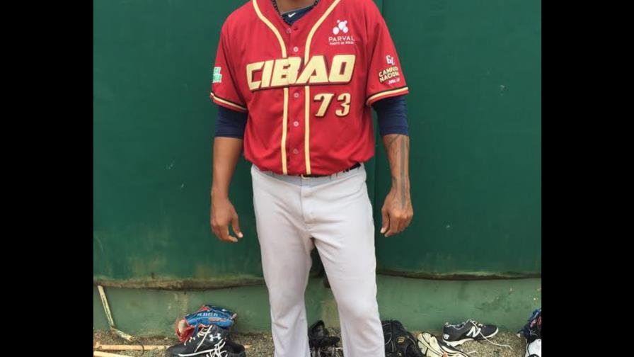 Gigantes firman a Máximo Nelson, Jesús Colomé y Sandy Rosario