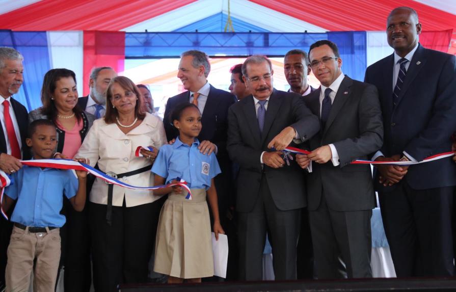 Presidente Medina inaugura escuela en Alma Rosa a un costo de 79 millones de pesos