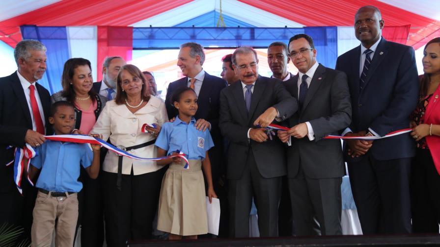 Presidente Medina inaugura escuela en Alma Rosa a un costo de 79 millones de pesos