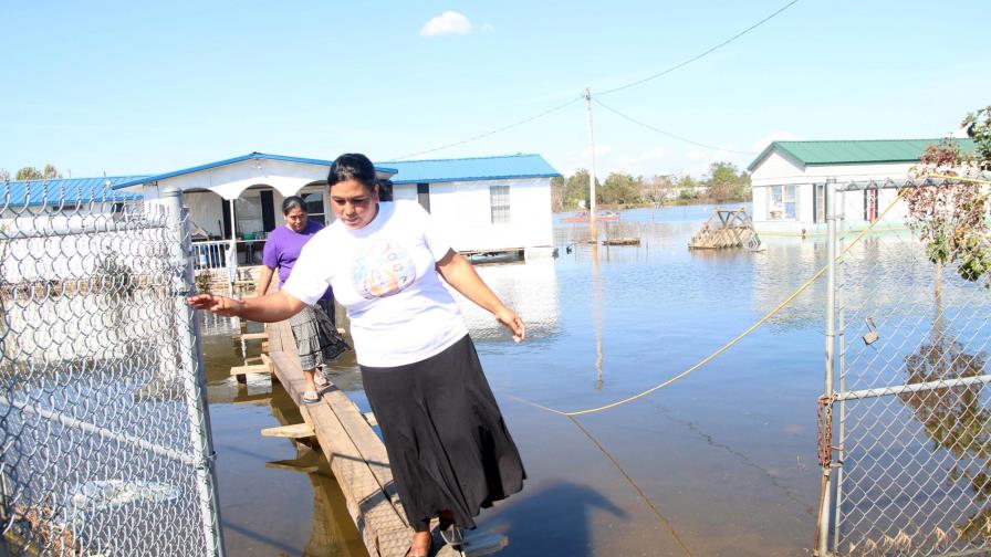 Familias hispanas siguen sin casas en Carolina del Norte después de Matthew 