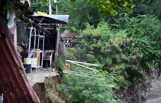 Lluvias destruyen otras tres casas en Moca
