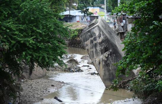 Lluvias destruyen otras tres casas en Moca