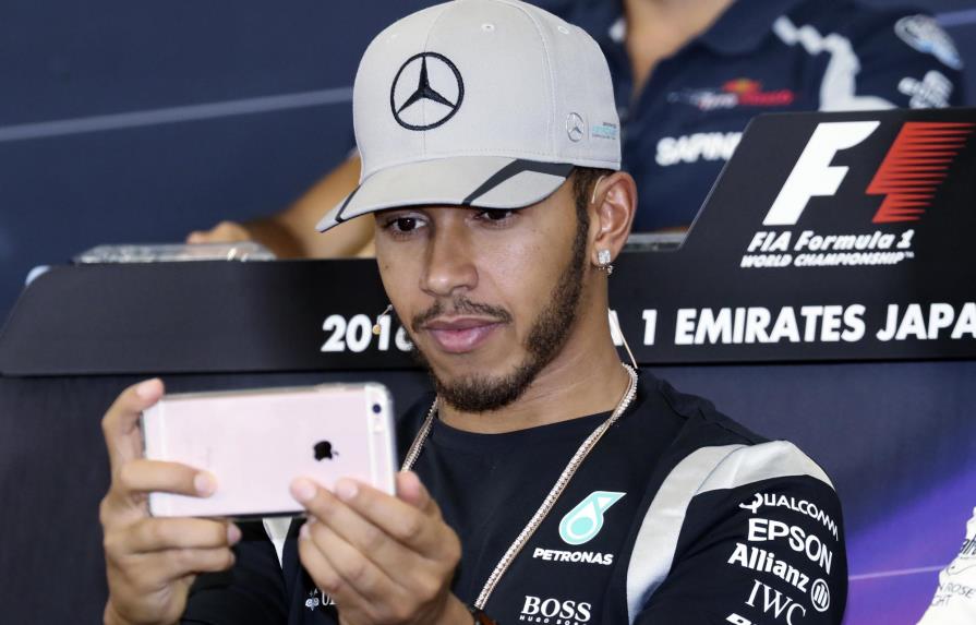 Lewis Hamilton prevé más fotos y diversión