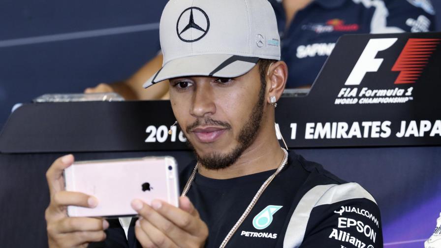Lewis Hamilton prevé más fotos y diversión