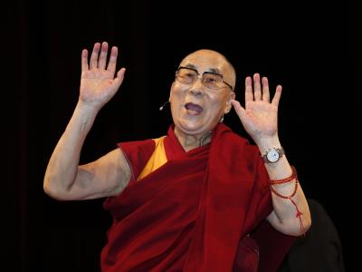 Dalái lama niega vínculo con Epstein tras aparecer en registros