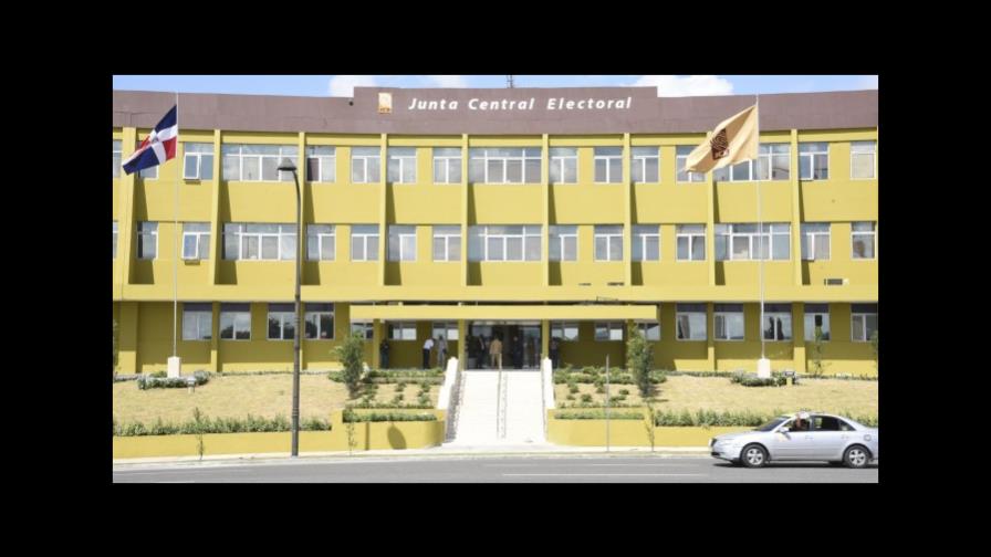 Dos miembros de la Junta Central Electoral rechaza den pensiones de ley a empleados 