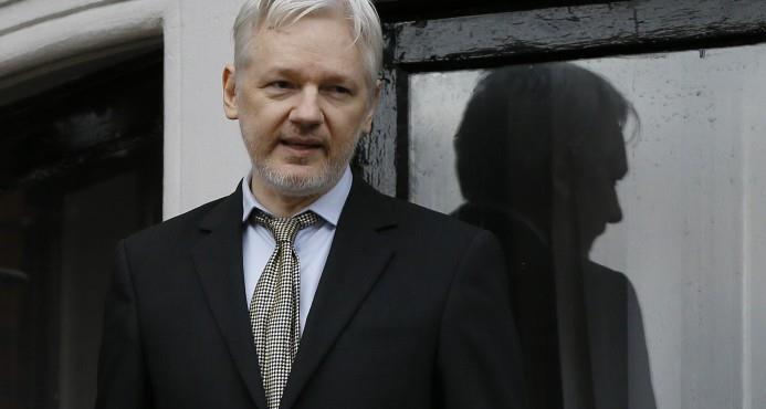 Ecuador bloquea acceso al Internet de Assange debido a preocupaciones sobre elecciones estadounidenses