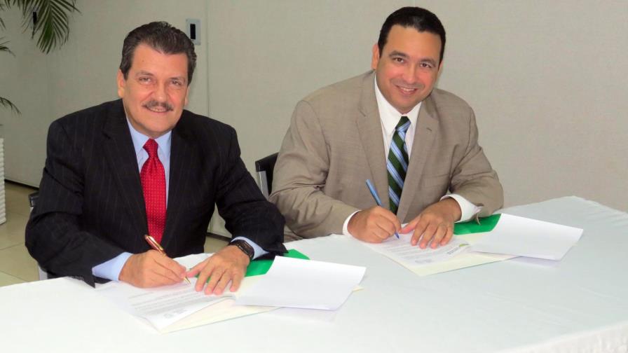 Cámaras de comercio de Santiago firma acuerdo con Cámara de Comercio de Florida Cámaras de comercio de Santiago firma acuerdo con Cámara de Comercio de Florida