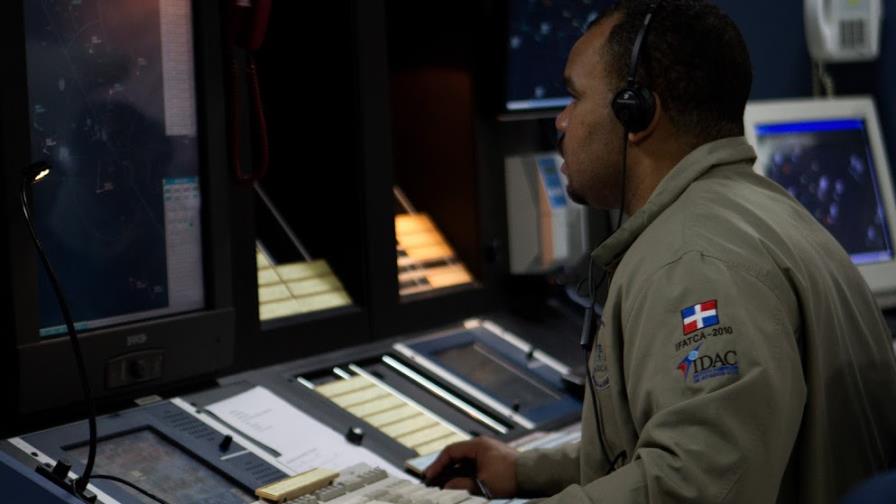 IDAC destaca profesionalismo de los controladores aéreos en su día 