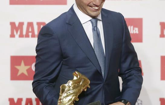 VIDEO: El futbolista Luis Suárez recibe su segunda Bota de Oro 