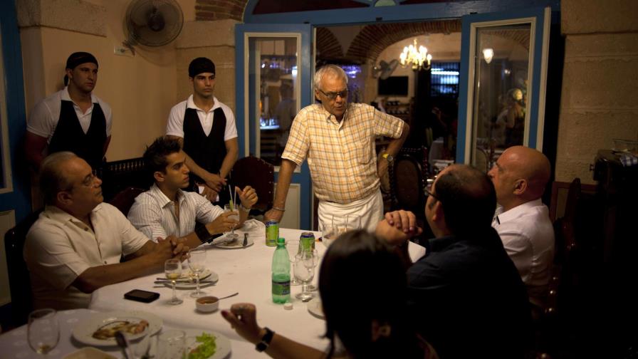 Cuba congela entrega de licencias para restaurantes privados