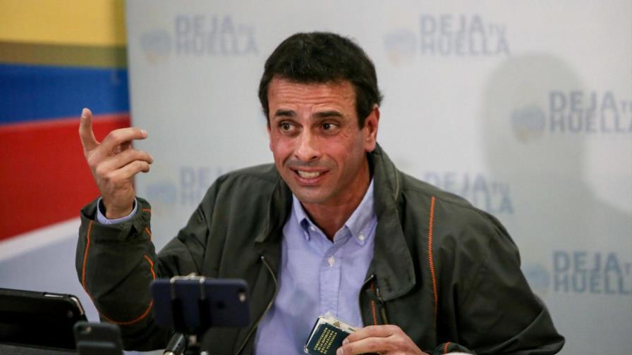 Decretan prohibición de salida del país de Capriles y otros siete opositores