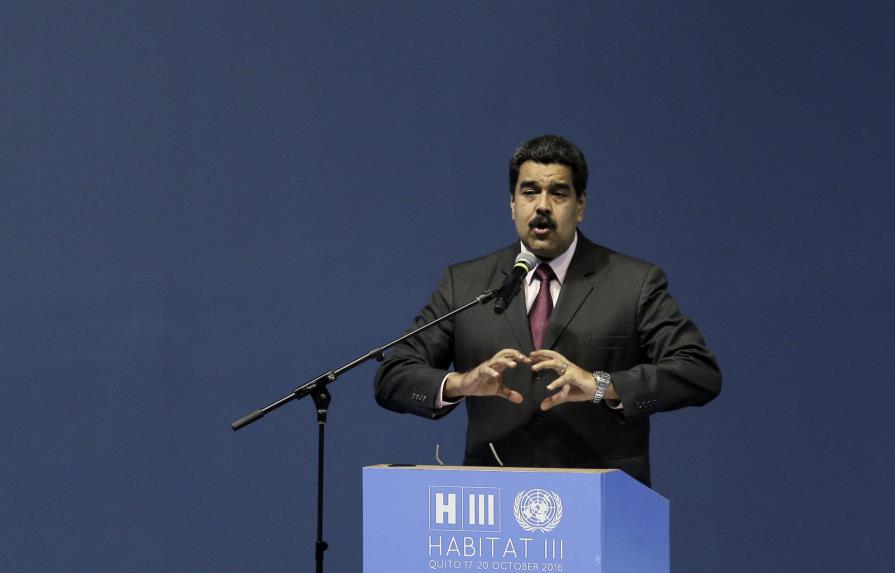 Maduro llama a la paz y al diálogo tras suspensión proceso para revocatorio 