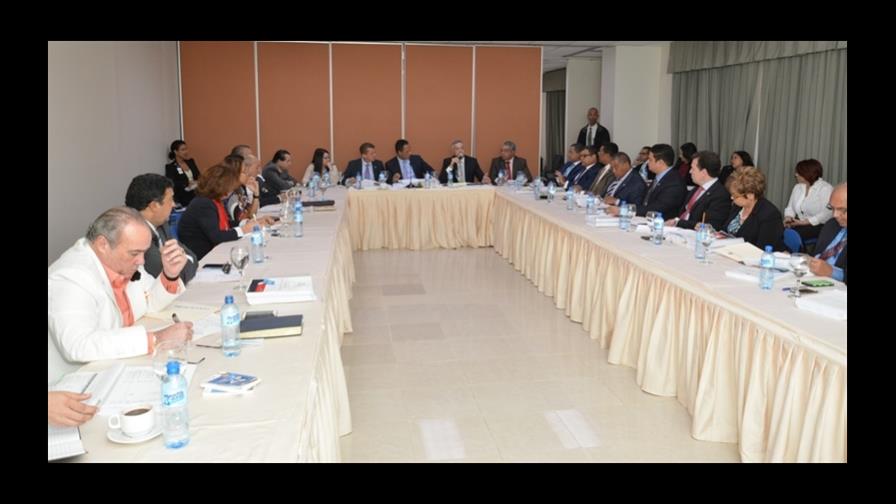 Funcionarios, empresarios y juristas irán al Congreso para tratar sobre proyectos de leyes Funcionarios, empresarios y juristas irán al Congreso para tratar sobre proyectos de leyes