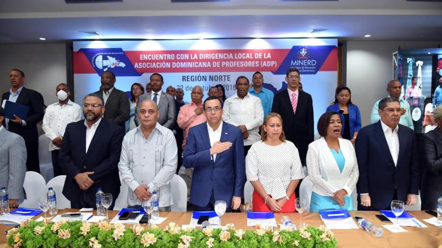 Ministro de Educación evalúa condición de centros educativos en Santiago y Puerto Plata
