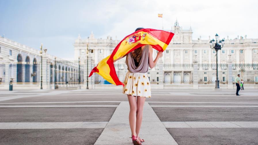 Fiesta extravagante y escandalosa inspira el sentido de la comunidad en España