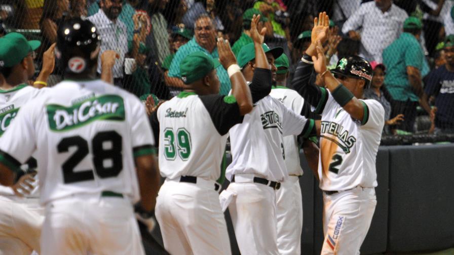 Las Estrellas vencen a los Leones del Escogido con pizarra de 6-3