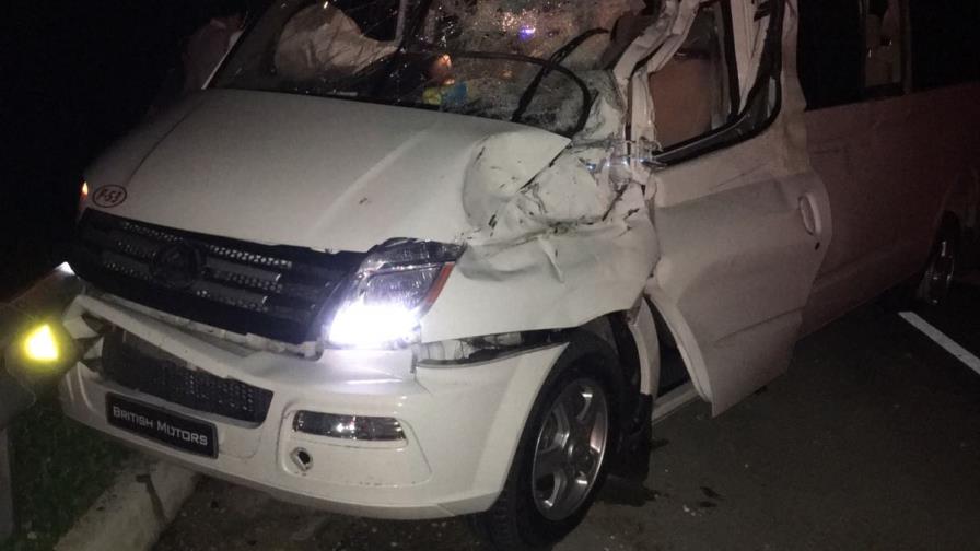 Cuatro muertos y dos heridos en choque frontal entre dos vehículos en autopista del Coral Cuatro muertos y dos heridos en choque frontal entre dos vehículos en autopista del Coral