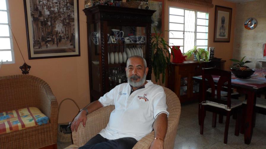 Leonardo Padura: “Escribo como un loco para no volverme loco”