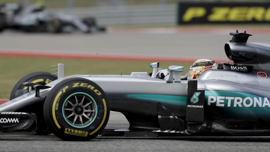 Lewis Hamilton gana GP de EEUU y sigue peleando por el título 