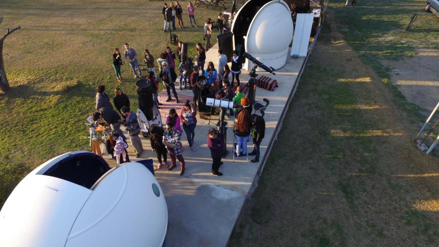 El cielo está estrellado también de día