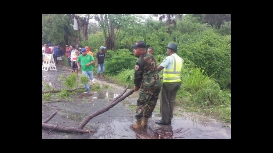 Fuertes aguaceros inundan viviendas y calles en Villa Vásquez, Montecristi