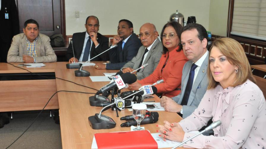 En CD explican acciones para permitir Asociaciones se conviertan en Bancos