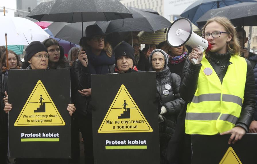 Polacas protestan contra nueva iniciativa sobre el aborto 