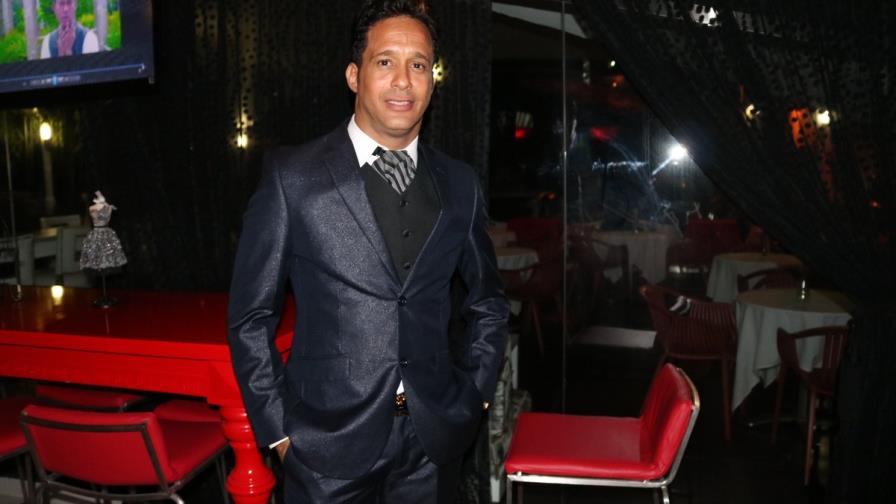 Un dominicano quiere tirarle al récord Guinnes cantando