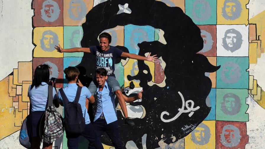 Cuba exprime maquinaria propagandística para exigir a EE.UU el cese del bloqueo 