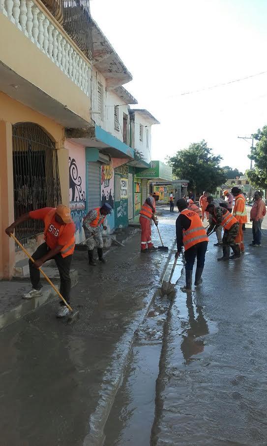 Arroyo inunda otra vez a Vicente Noble; Obras Públicas interviene