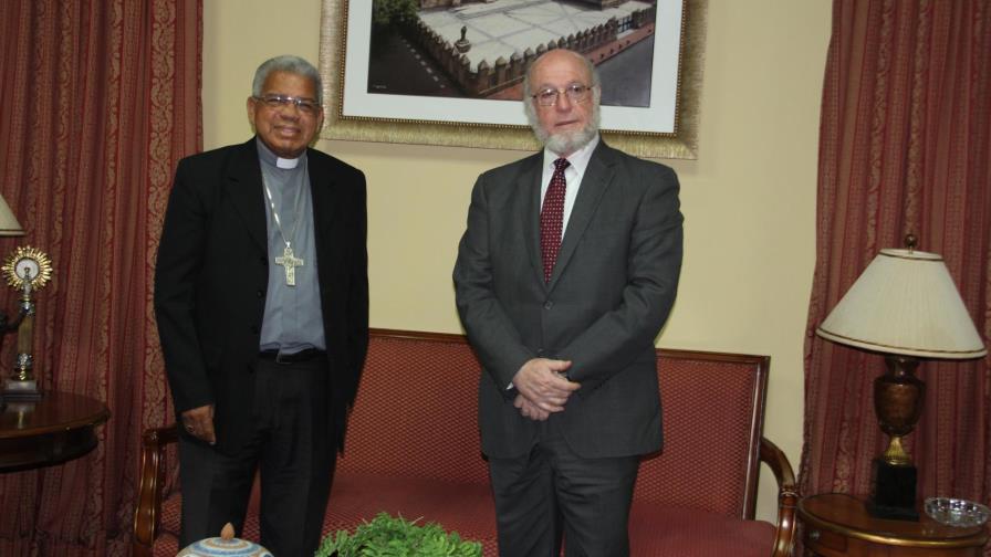 Ministro de Cultura realiza visita de cortesía al Arzobispo Metropolitano de Santo Domingo