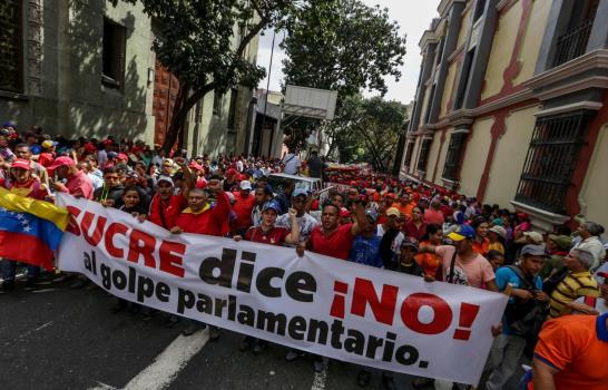 Chavismo y oposición se acusan de ser golpistas con un diálogo incierto